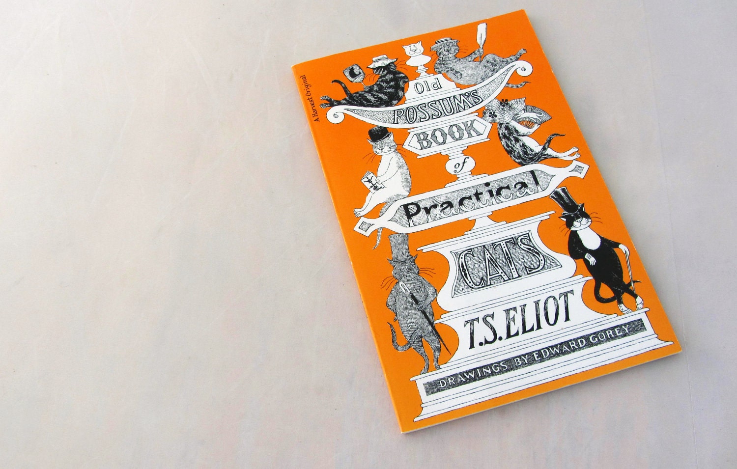 1982 TS Eliot - Old Possum's Book of Practical Cats - Illustrated by Edward Gorey