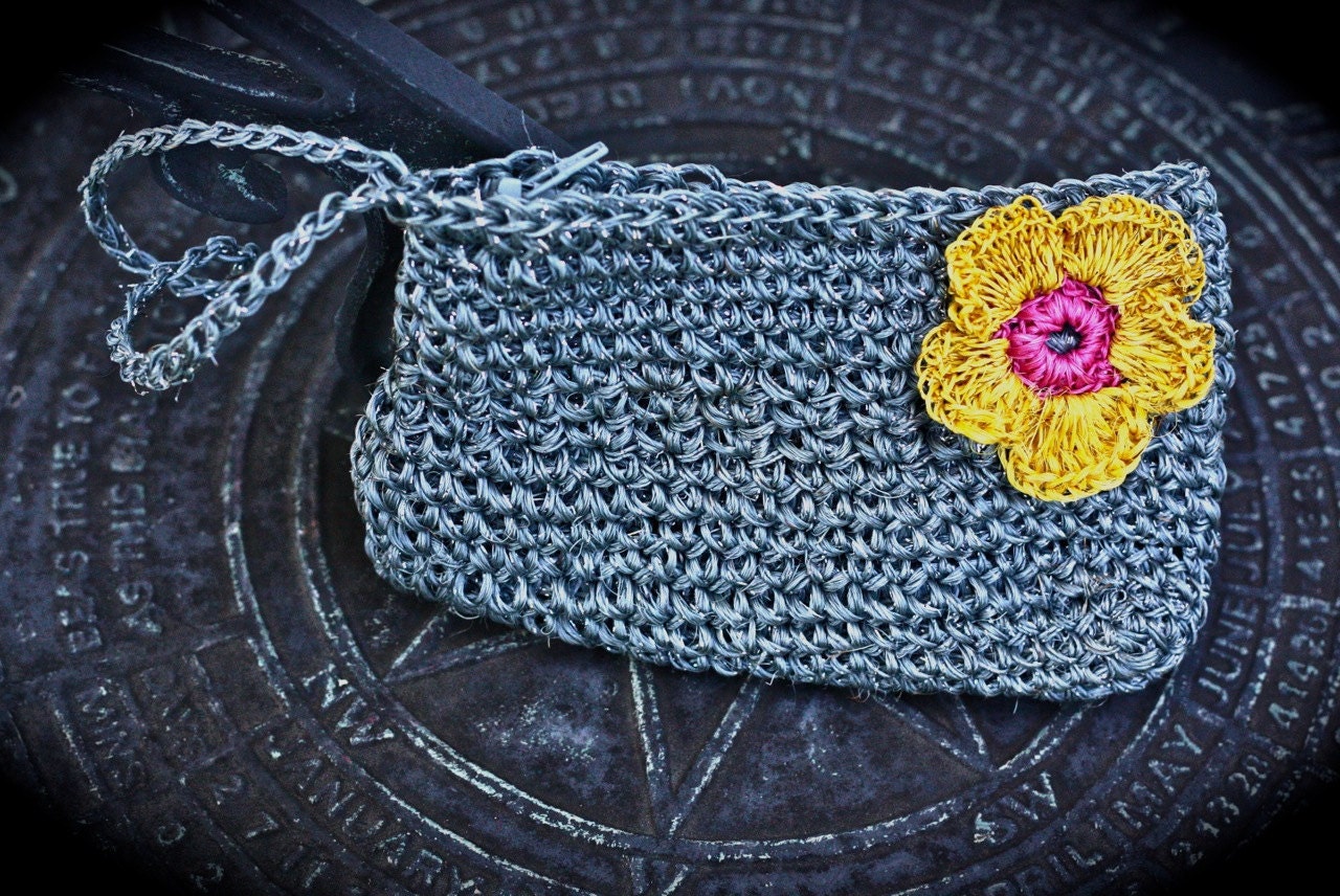 Wristlet: Silver Gray with Yellow Fique Flower