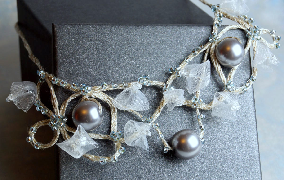 Fiber art linen necklace with blue gray pearls and white chiffon anemon flowers. Fine wedding jewelry for beach wedding. Summer bijoux.