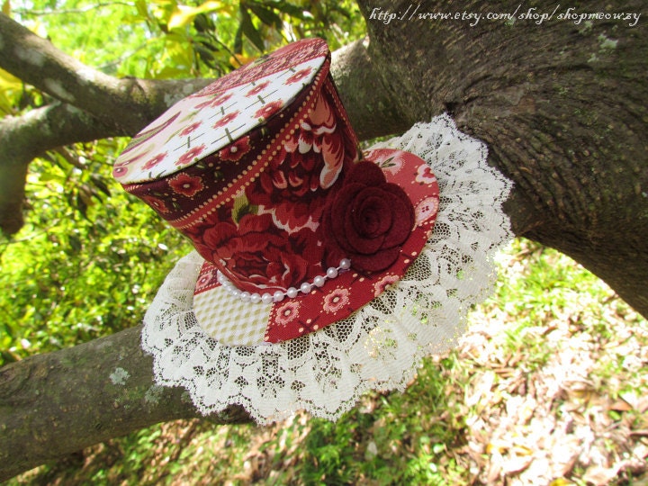 Rose Garden Mini Top Hat with Cream Lace and Felt Flower