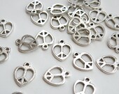 10 Groovy Heart peace sign charms hippie antique antique silver 15x12mm F394A
