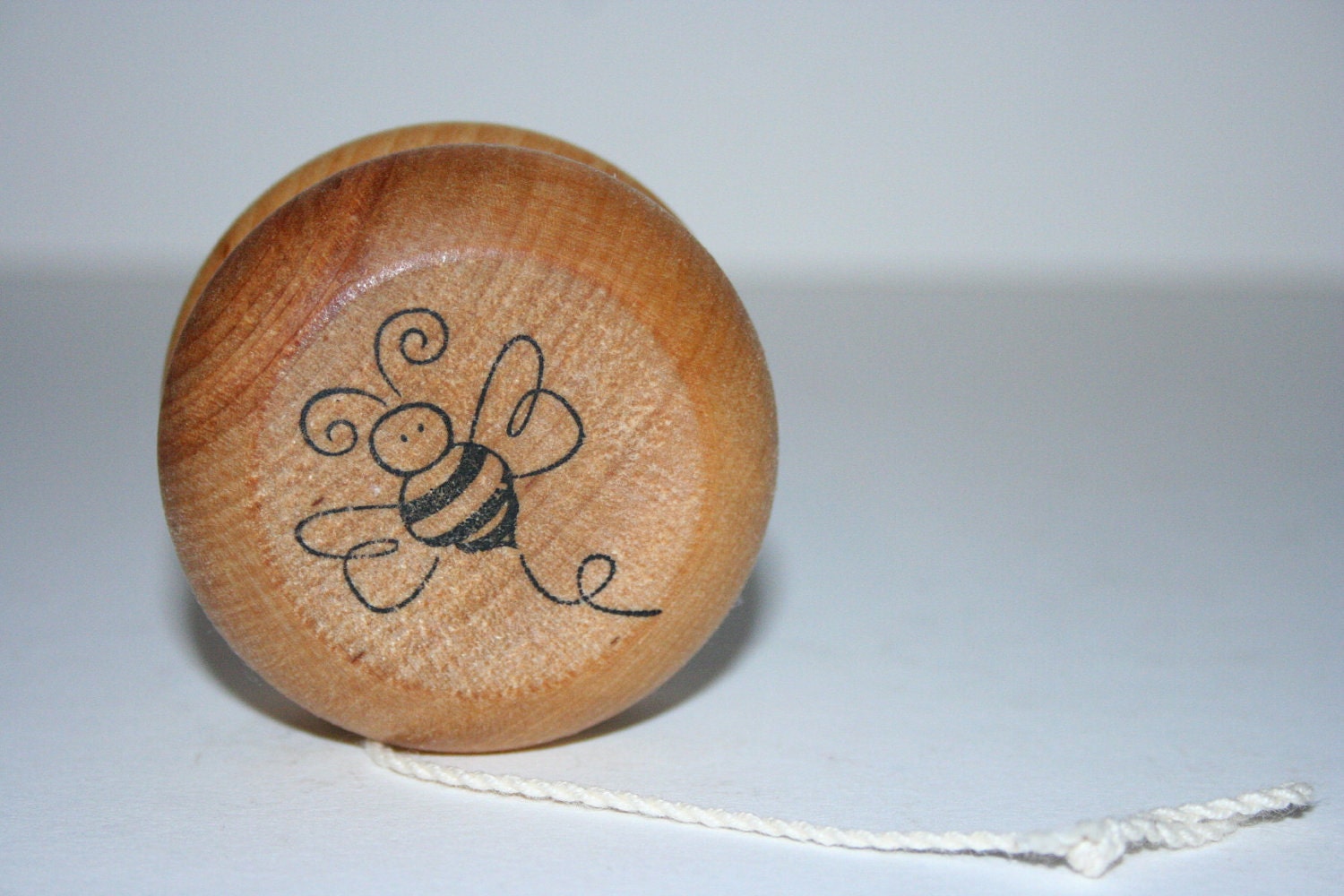 Wooden Yo-Yo, Natural Wooden Toy - waldorf montessori inspired -Bumble Bee