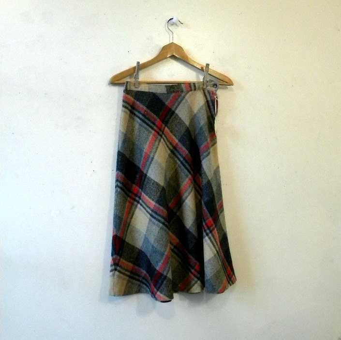 70s Vintage Wool Plaid Skirt / Red Black Tartan / Medium