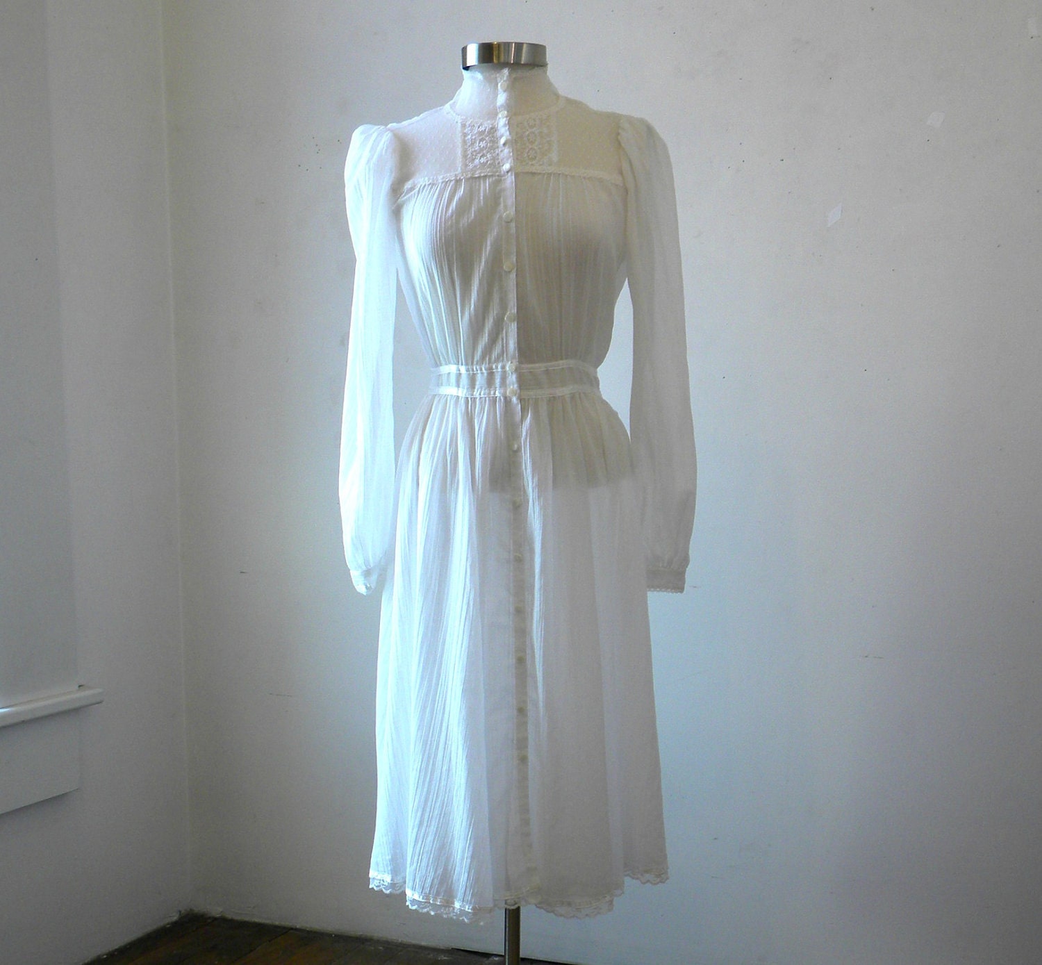 Victorian Style White Lace Dress / Tea Length Vintage 80s / M-L