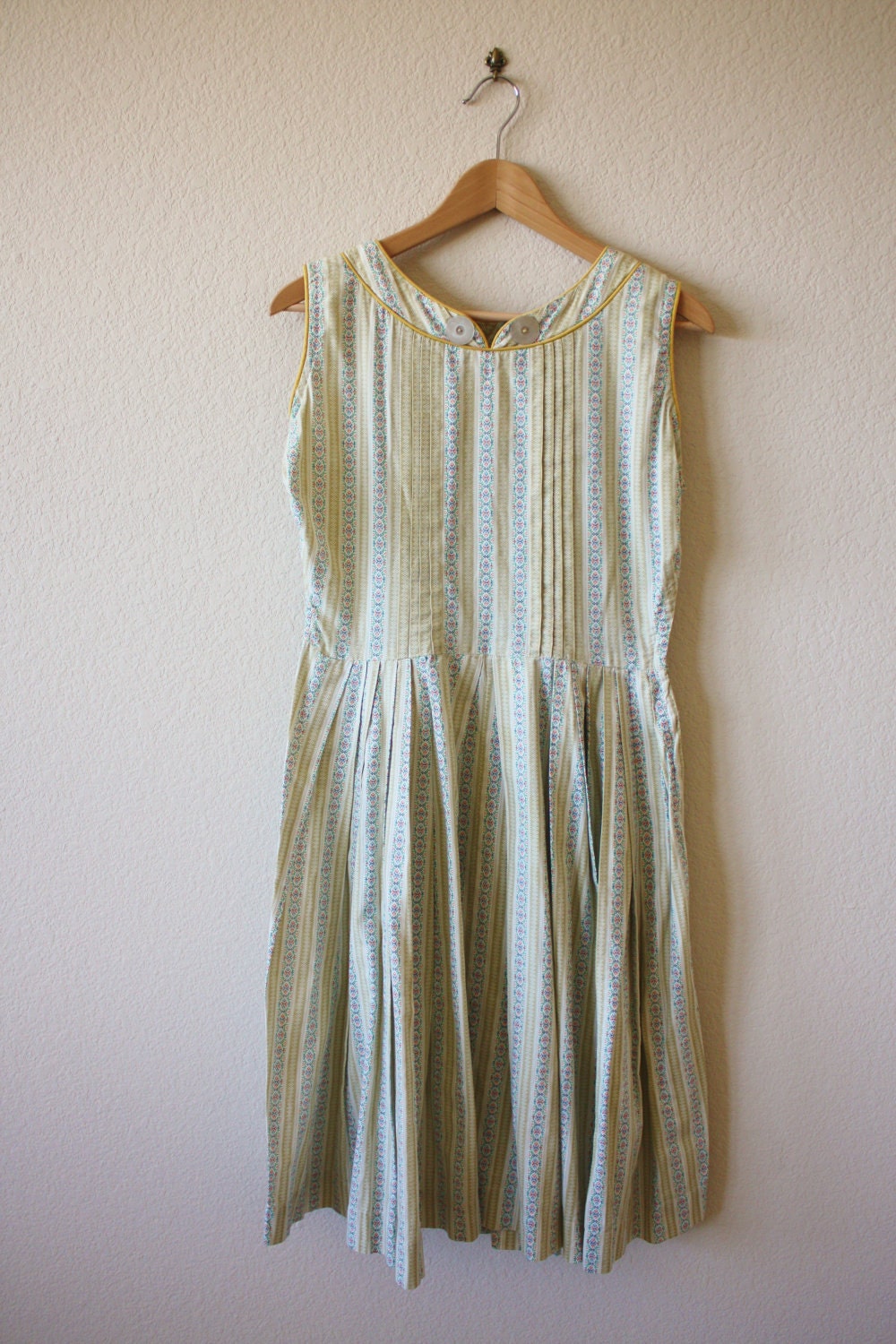 Vintage 1950's Southern Sleeveless Dress Embroidery Pattern Mustard Trim Button Full Skirt