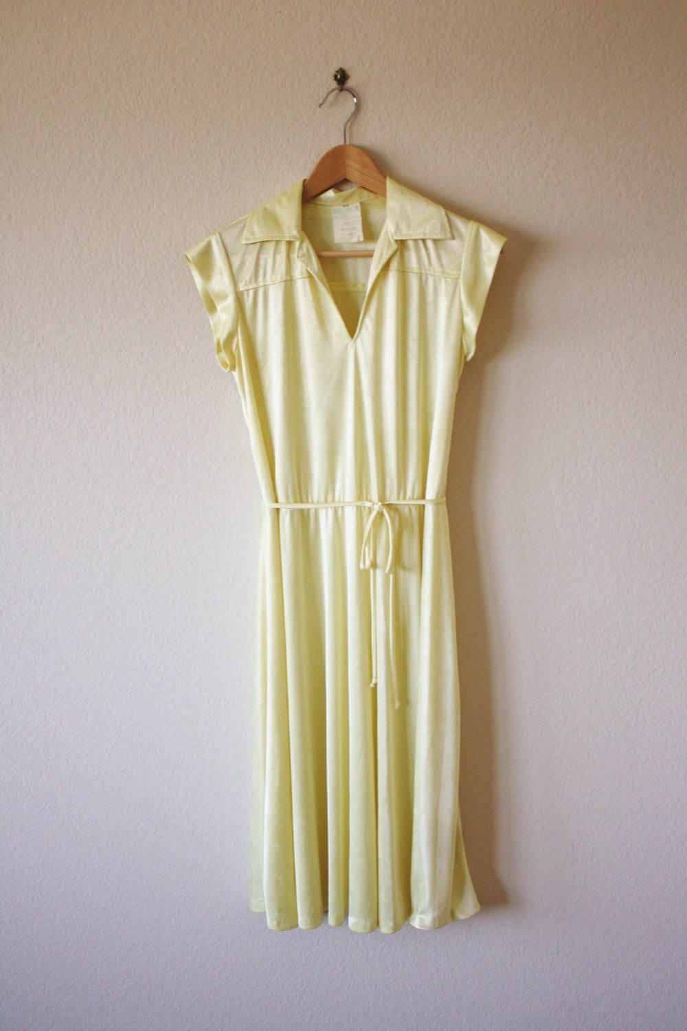 Vintage 1960's Queens Wear Inc Two Piece Pale Yellow Floral and Bows Nightgown Dress and Cover Up