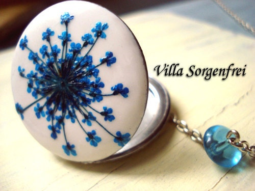 Flower Dreams - Enameled locket necklace with real dried flowers and blue glass pearl