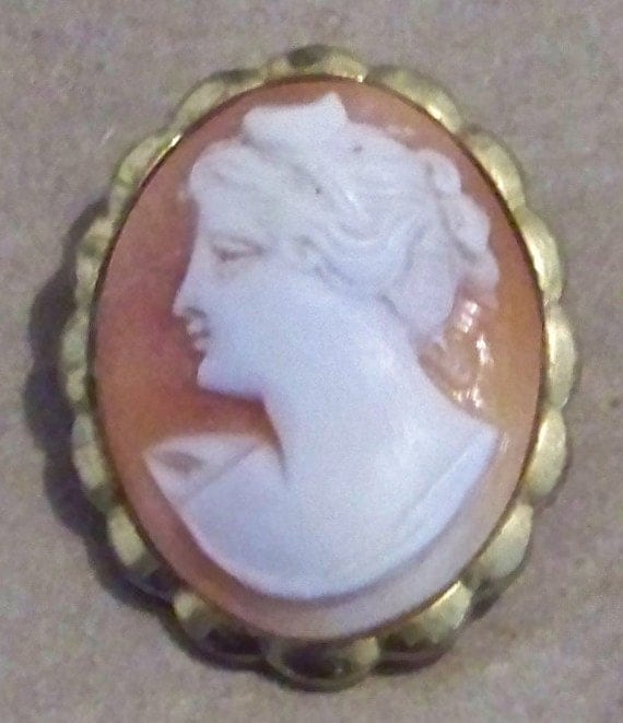 Antique Cameo Brooch / Pin of a Woman Carved in Coral Shell and set in Rolled Gold