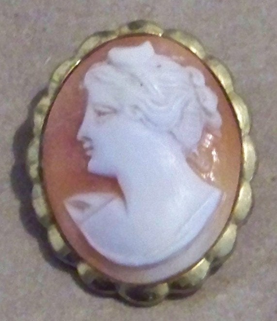 Antique Cameo Brooch / Pin of a Woman Carved in Coral Shell and set in Rolled Gold