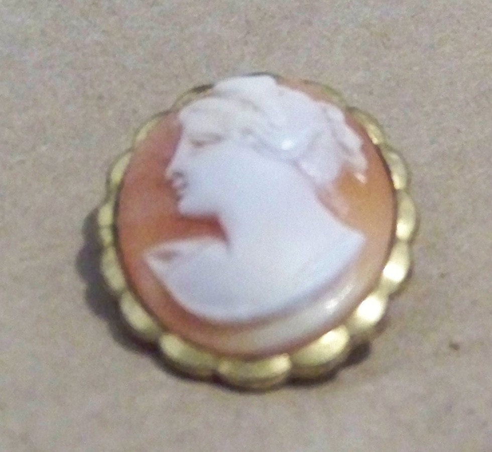 Antique Cameo Brooch / Pin of a Woman Carved in Coral Shell and set in Rolled Gold