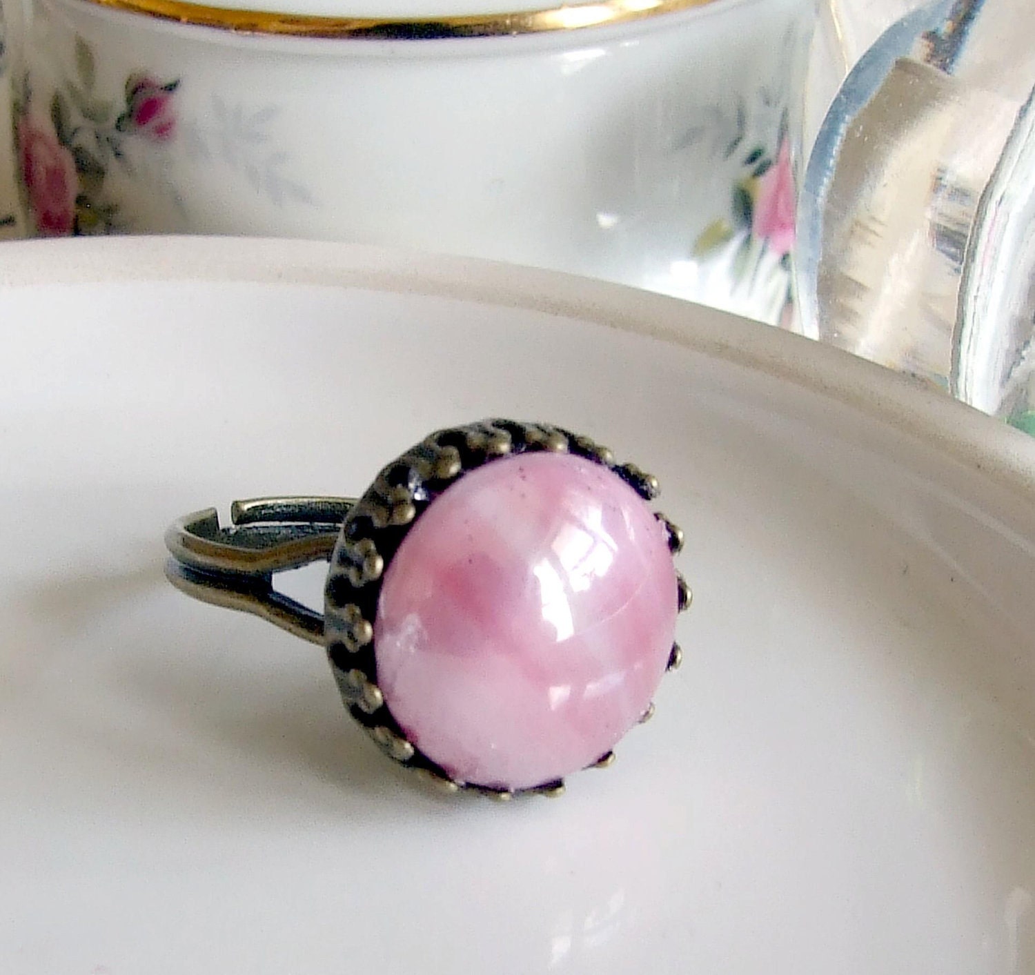 Pink Glass Ring ... pink glass ring with iridescent finish, pink cabochon ring, pink glass, vintage glass ring