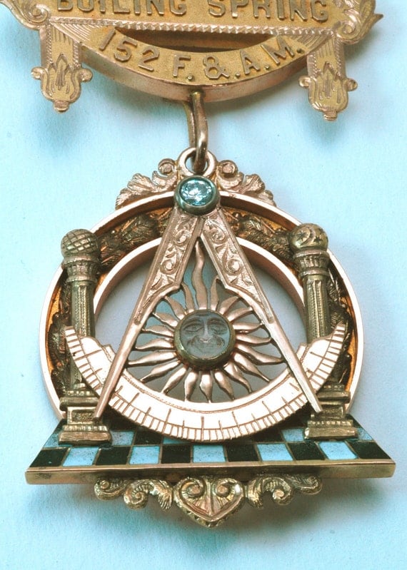 Vintage Gold Masonic Medal / Pin by HudsonEstate on Etsy