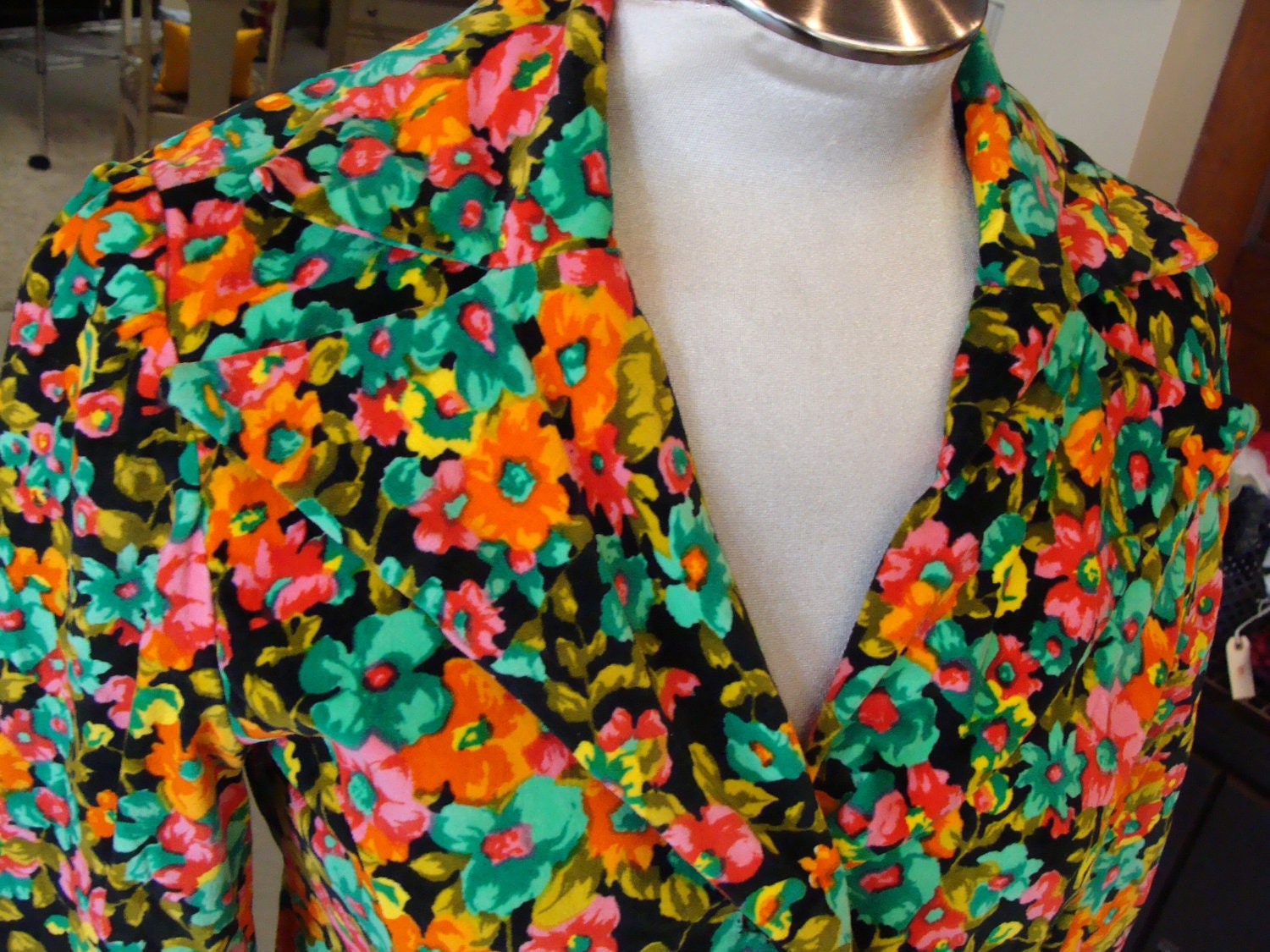 FLORAL RIOT brightly colored floral velvet vintage 70's fitted blazer jacket M