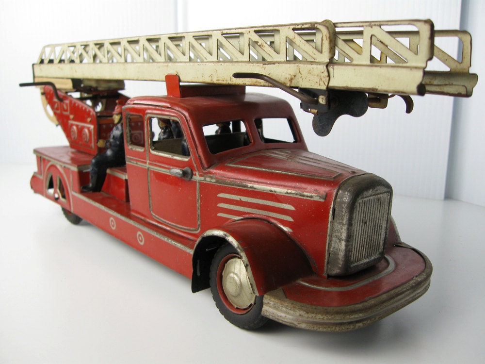 Very Rare Original German tin lithographed windup toy fire ladder truck, 1920s-1930s excellent condition, runs great