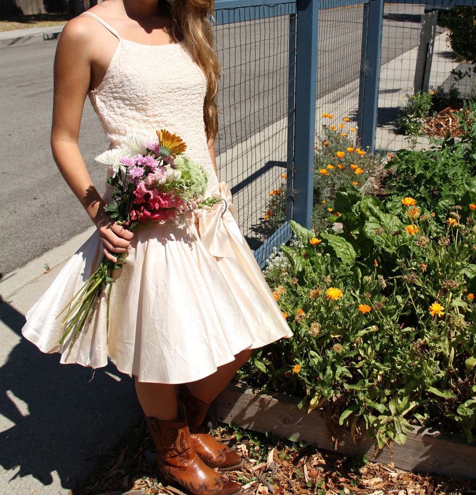 SALE .. vintage 1980s party dress .  Peaches and Cream