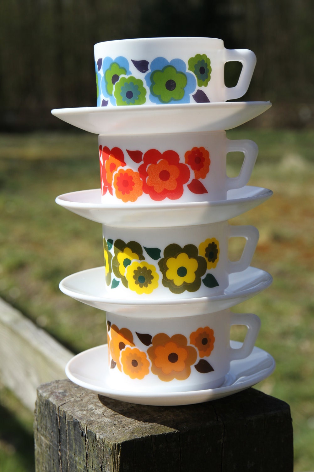 Arcopal France Lotus coffee/tea cups with Arcopal France saucers - set of 4