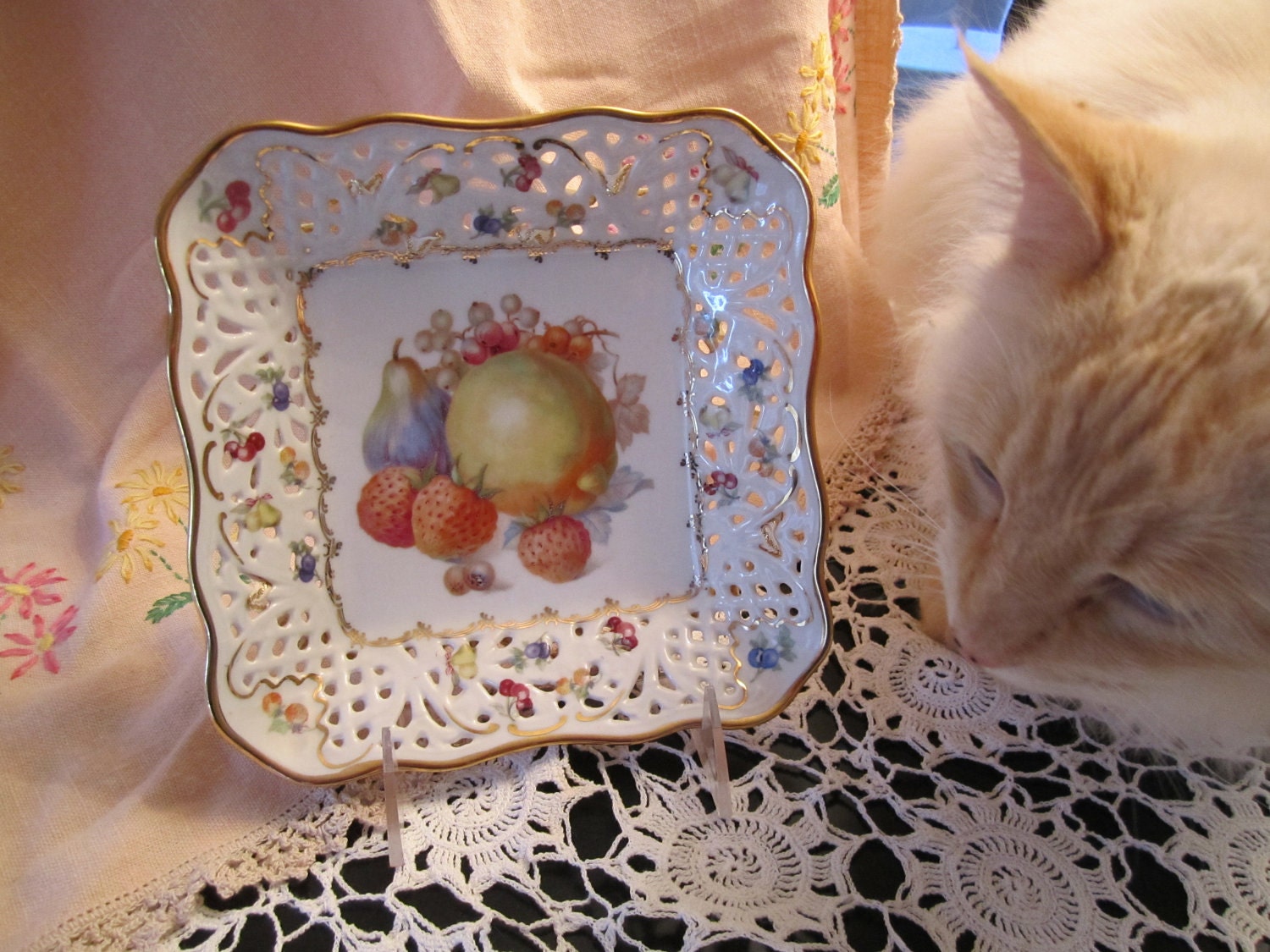 Reticulated Fruit Motif Square Plate-Schumann Arzberg