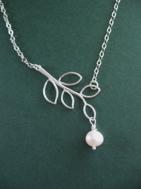 Leafy Branch and Freshwater Pearl Necklace, STERLING CHAIN, Pearl Necklace, Twig Necklace, Branch Jewelry, Bridesmaids Gifts, Leaf Jewelry
