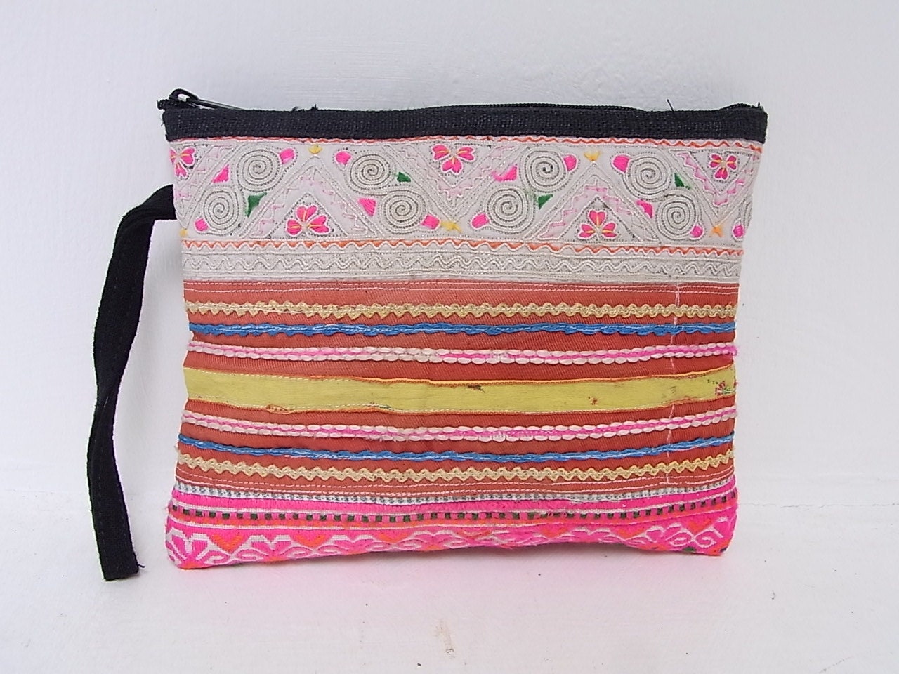 Hill Tribe Wristlet HMONG Vintage Fabric Fair Trade Thailand (BG282A.805%)