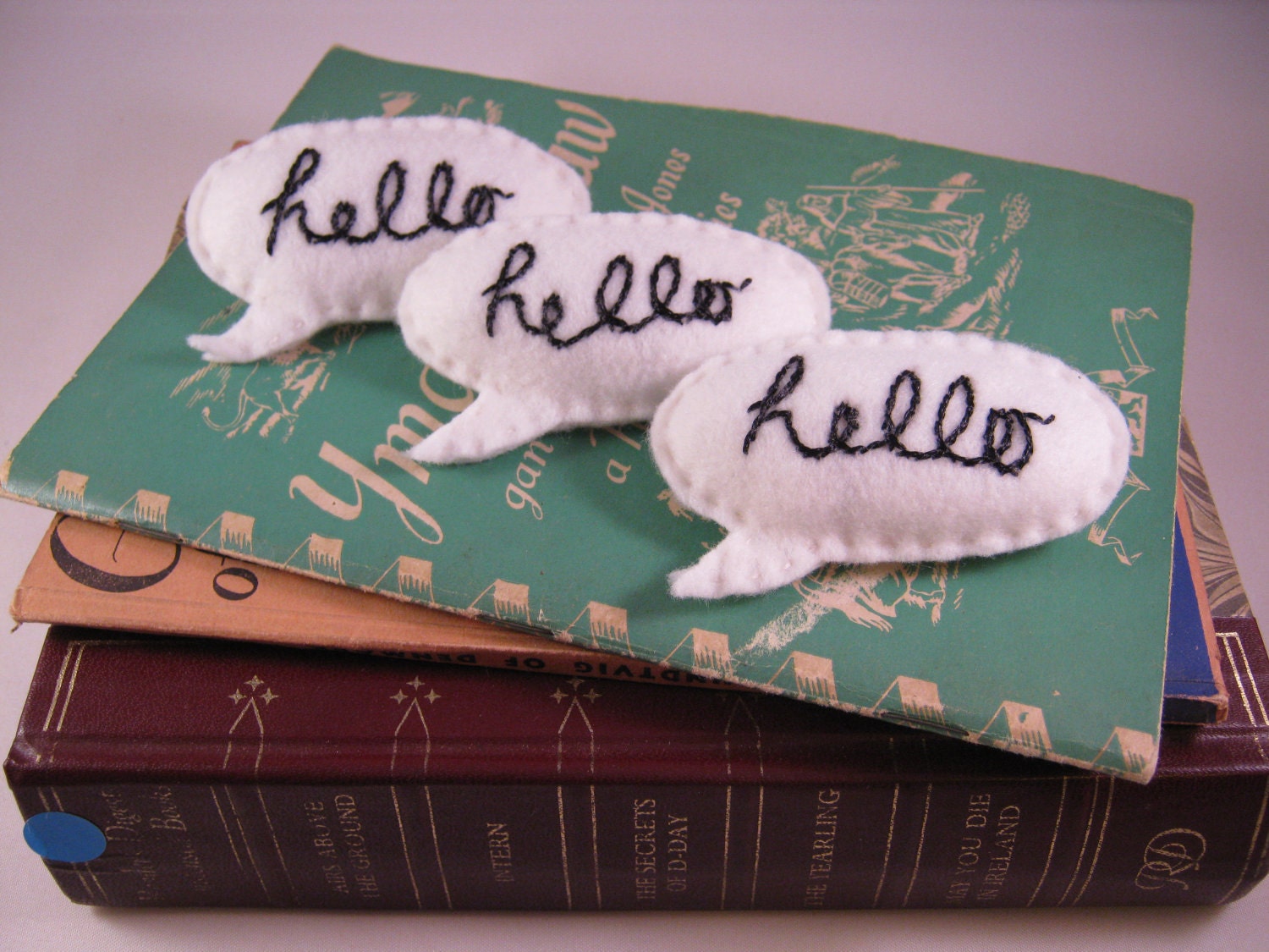 30 Friendly Stuffed Felt Hello Broochs Badge Pin