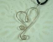Hammered silver filled wire, heart pendant  12-295