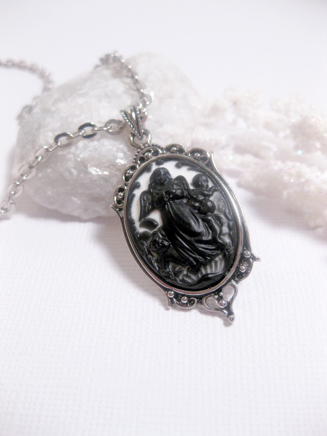 Angel And Baby Cherubs Cameo Necklace - Black ON White