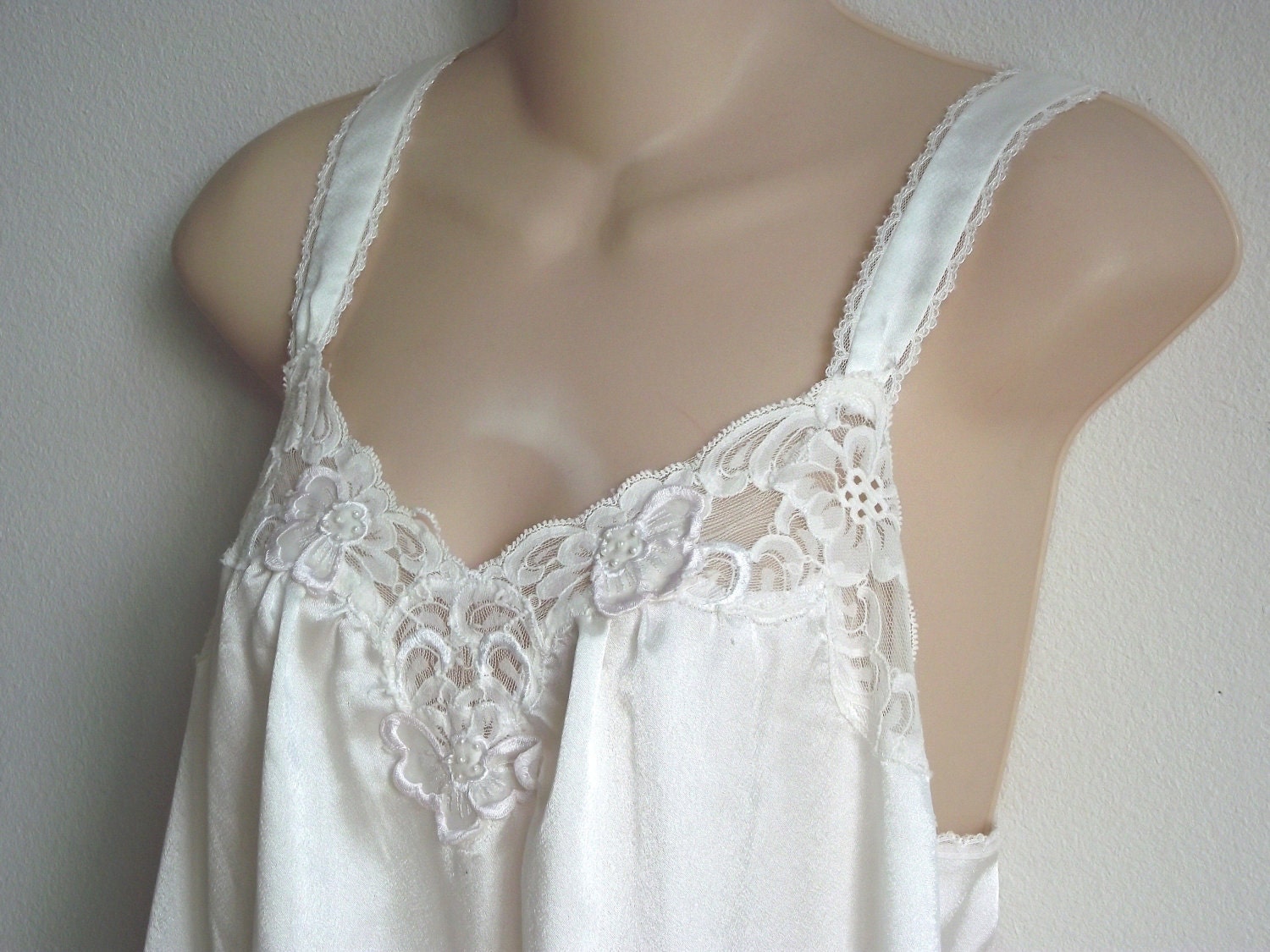 Vintage nightgown Bridal white silky & lace S M