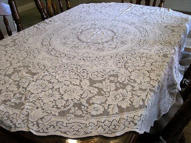 Vintage tablecloth Quaker lace Ecru 70X66 oval