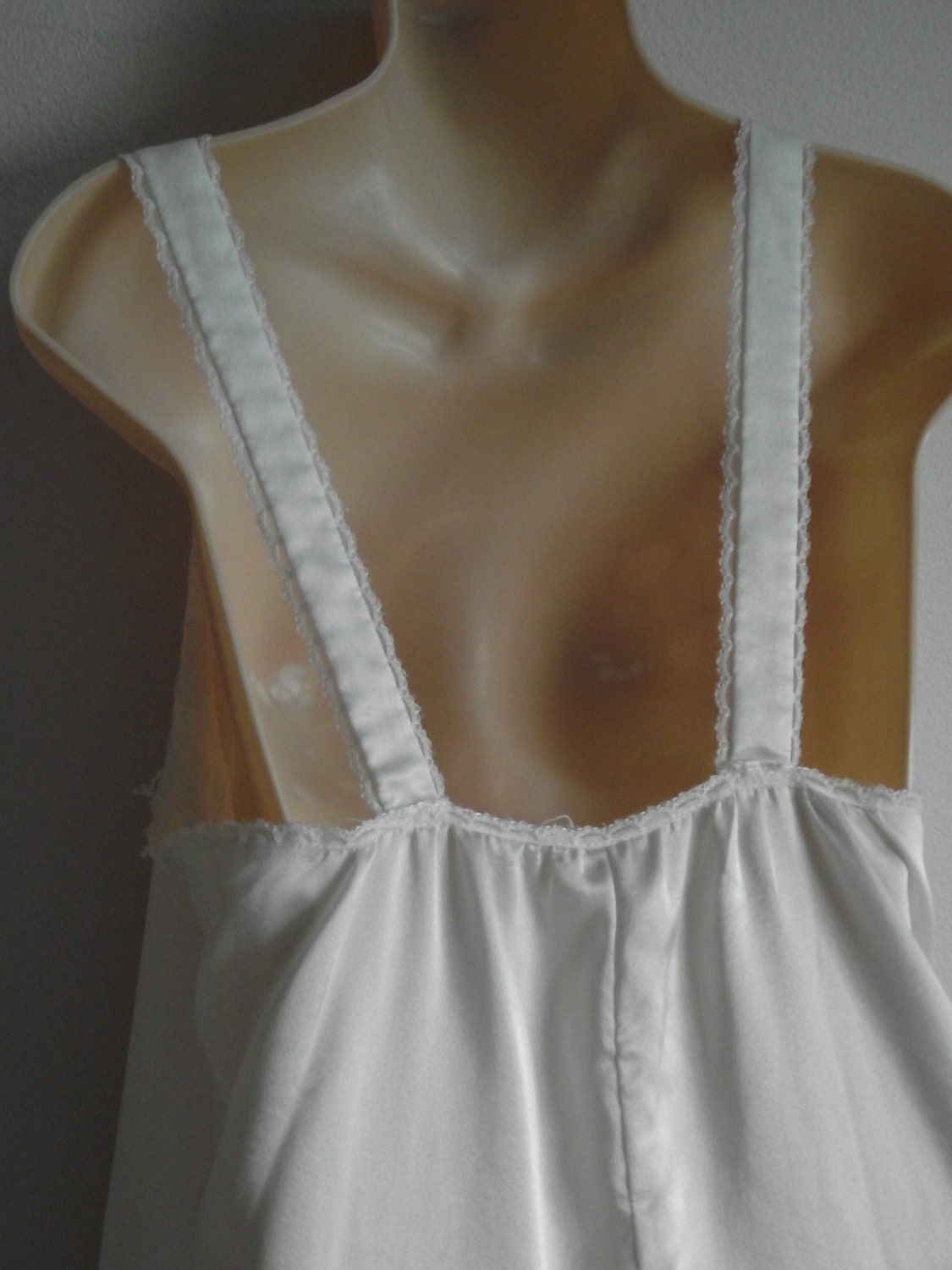 Vintage nightgown Bridal white silky & lace S M