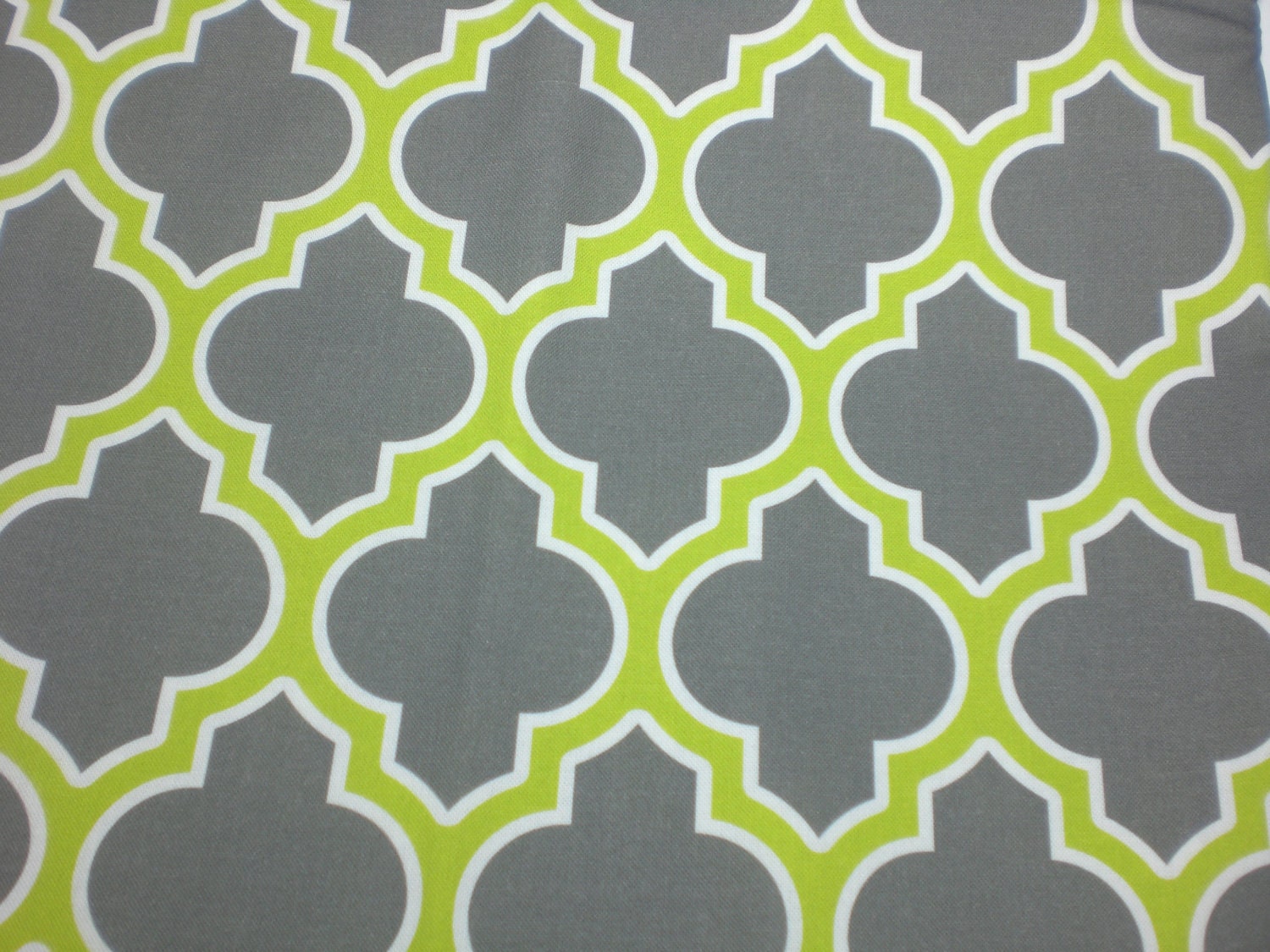 Moroccan Lattice Quatrefoil Fabric Quarter - gray