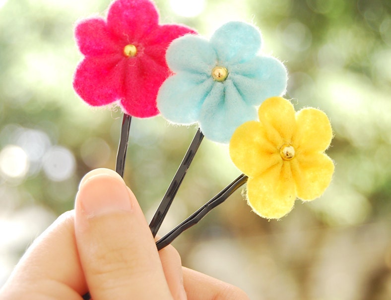 Felt flower bobby pin - set of 3, light blue,pink snd yellow ,spring flowers clips
