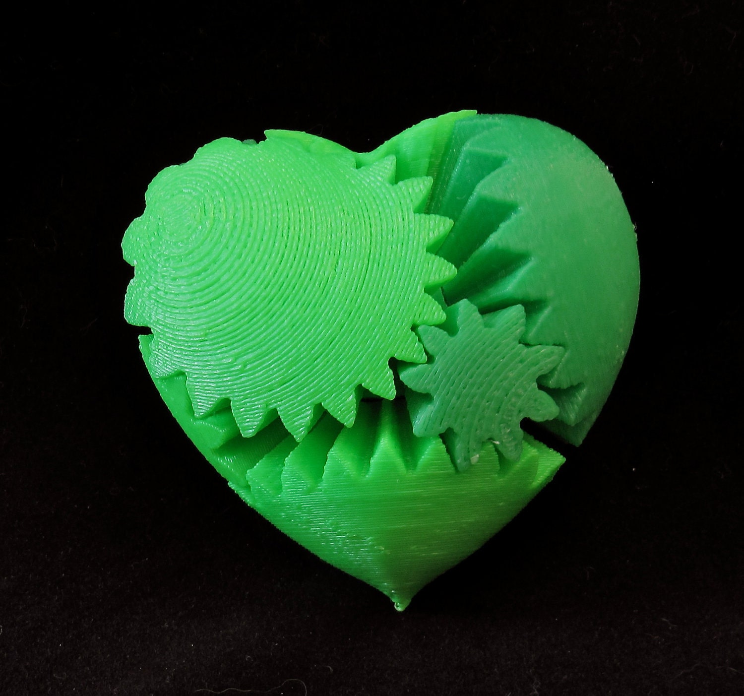 Nerdy Fun 3D Printed Desk Toy Rotating Gear Heart