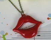 Hot lips necklace