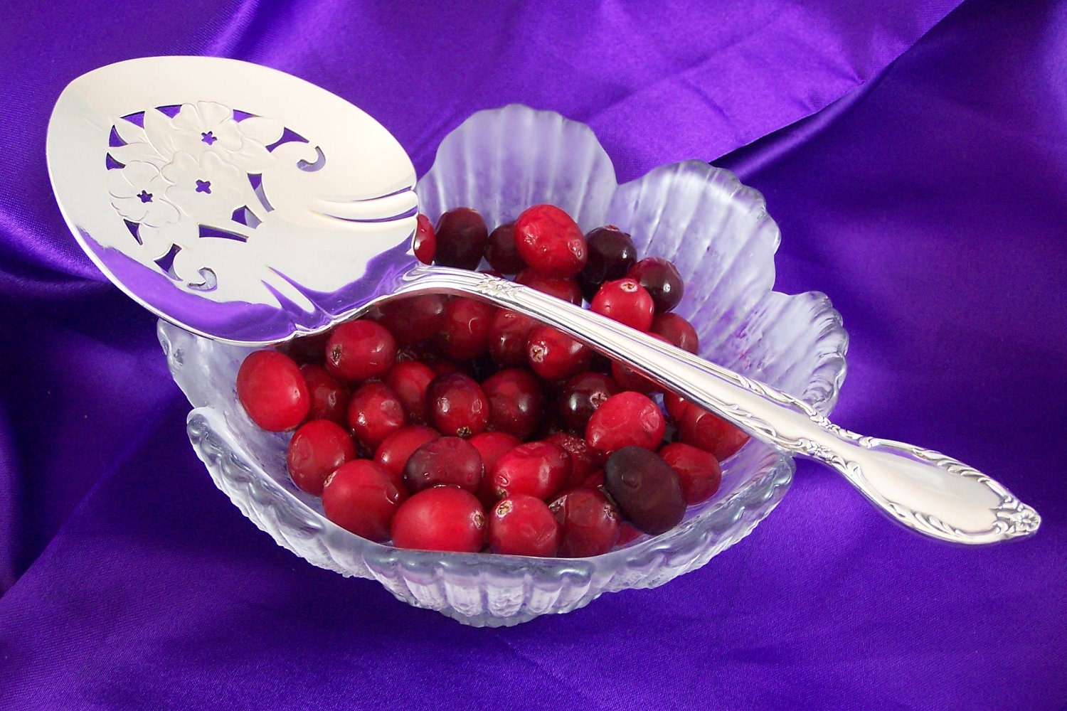 free usa shipping - TOMATO - CRANBERRY Sauce SERVER - Vintage Silverplate - Royal Manor by Rogers - Holidays - Weddings - Under 25