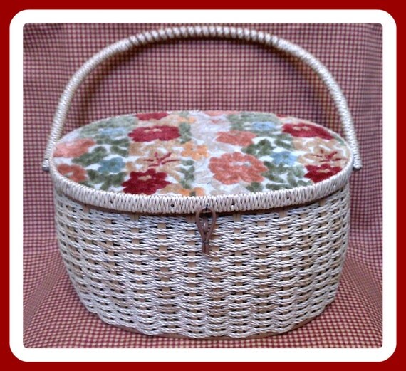 Vintage SINGER SEWING BASKET Beautiful Embroidered Lid by cmeesew