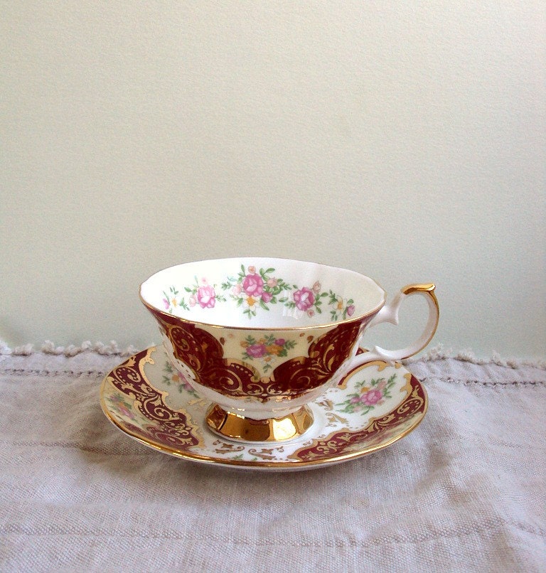 Elizabethan Staffordshire Fine Bone China England by JimmyVintage