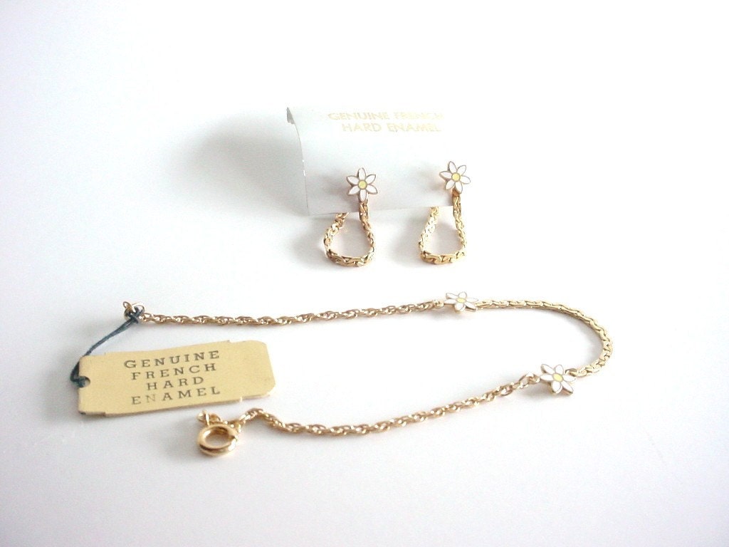Hard Enamel Bracelet and Earrings Set - Vintage Genuine French Hard Enamel - White and Yellow Daisies