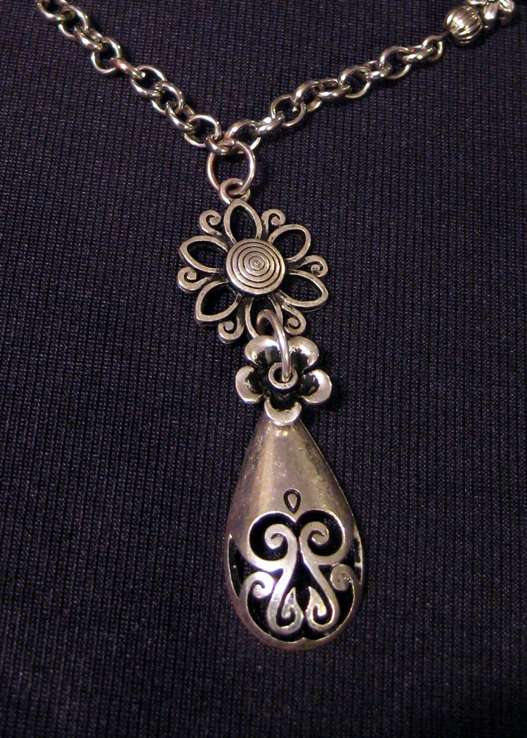 Silver chain necklace with flower drop pendant