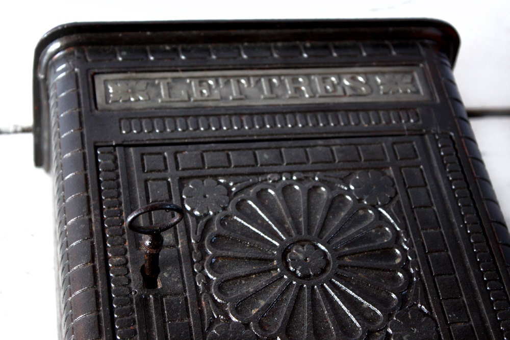 ORIGINAL French  Cast iron  art deco MAILBOX 1900  with its original antique key