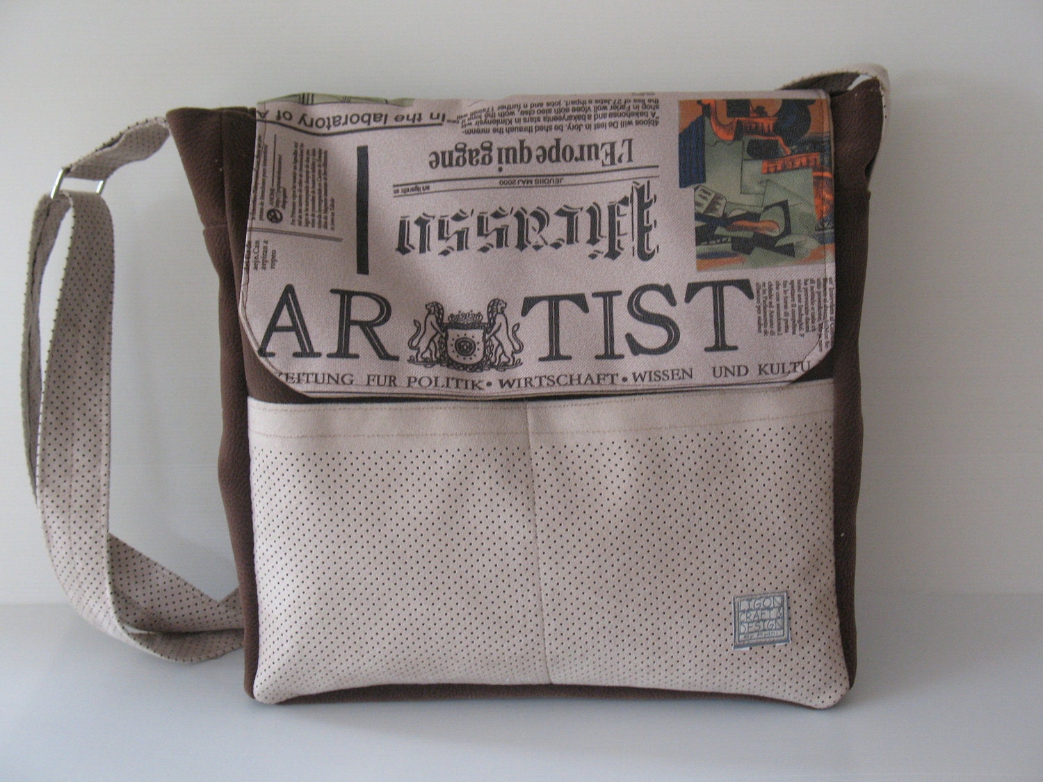 big cross body bag with front pockets,  brown beige messenger bag -  notebook bag,  over the shoulder bag, newspaper bag