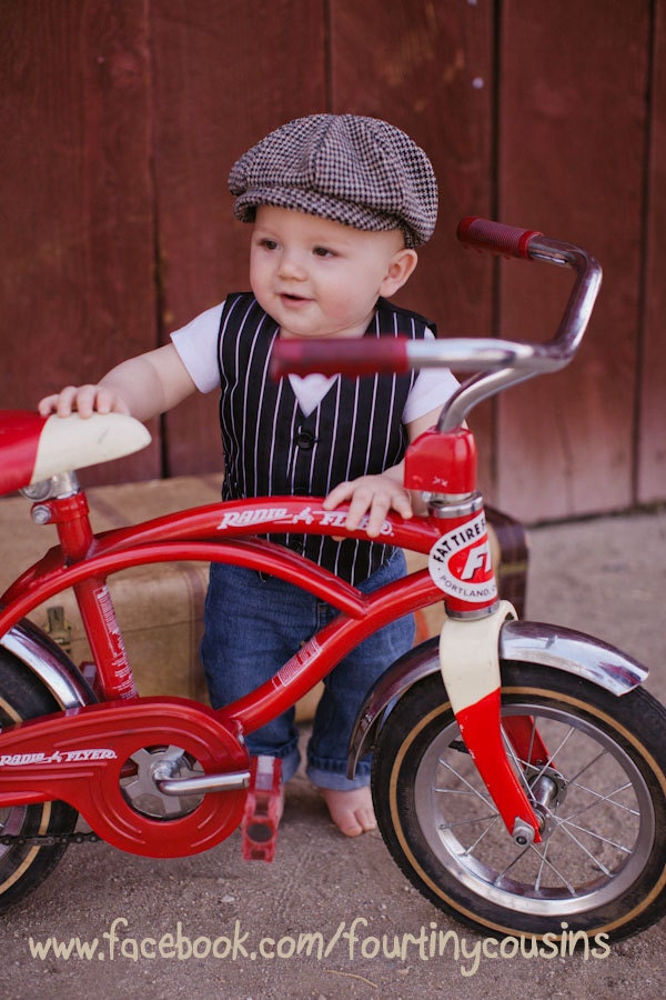 12-24 month size Baby Boy Newsboy Hat in vintage black and tan houndstooth. Classic Photo Prop. 12-24 month size (18-19.5") Ready To Ship