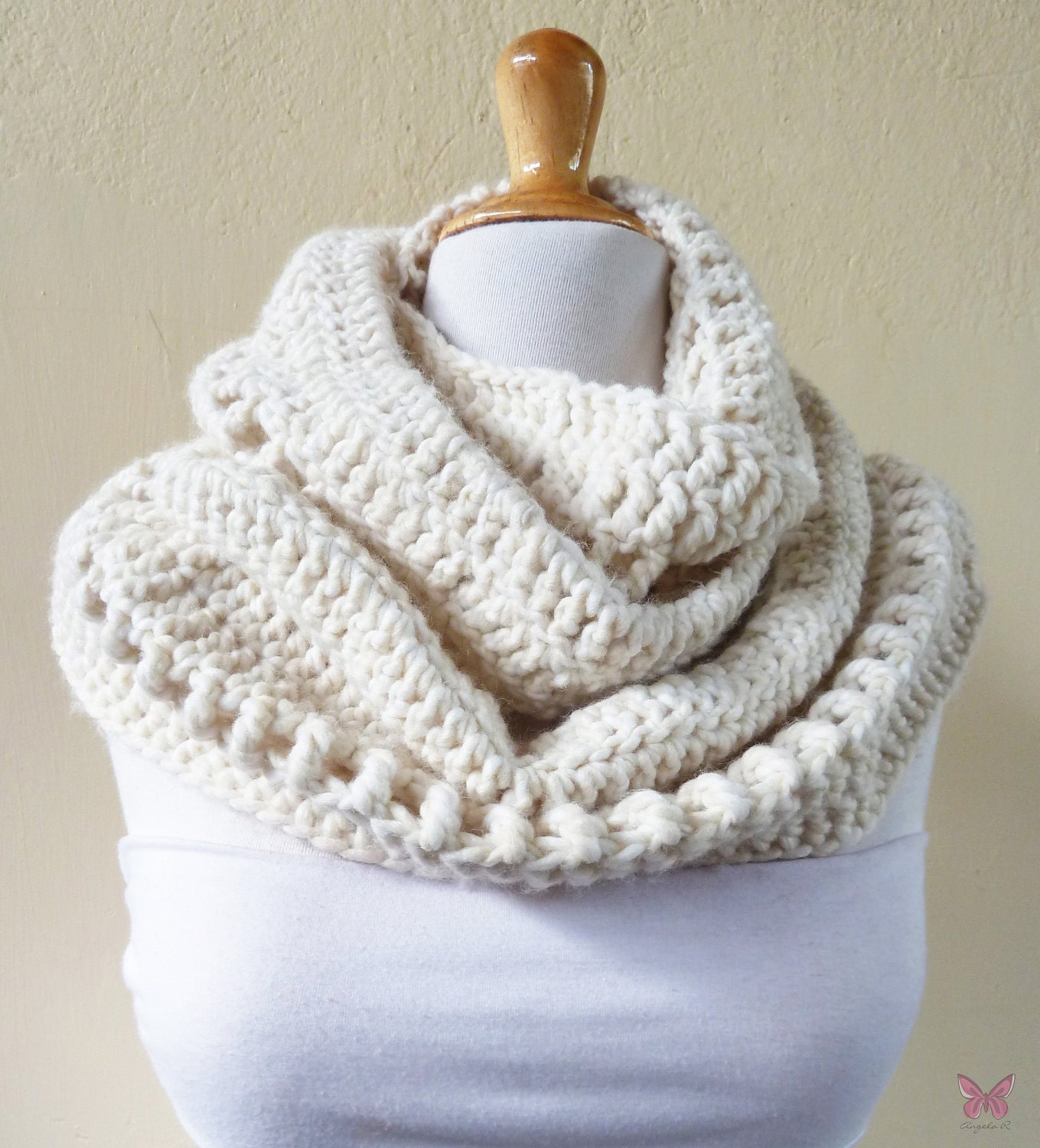 DELUXE Chunky CREAM OffWhite Ivory Wool blend infinity scarf / cowl - fashion accessories