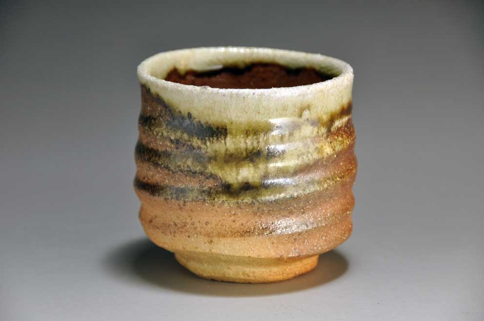Shigaraki, anagama, ten-day anagama wood firing, with natural ash deposits tea cup. yunomi-06 with a paulownia box.