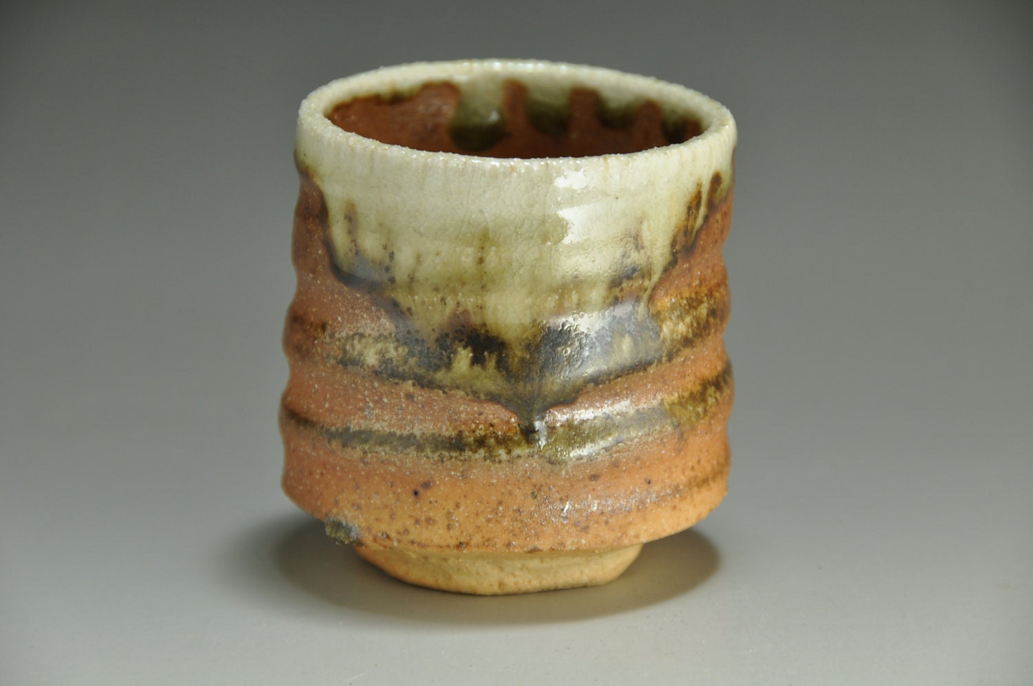 Shigaraki, anagama, ten-day anagama wood firing, with natural ash deposits, Shiho Kanzaki tea cup. yunomi 07 with a paulownia box.