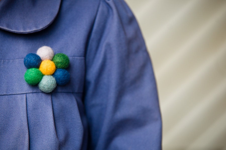 Flower Brooch - Spring Flower - Yellow morning sunrise - Green, blue and gray felted beads
