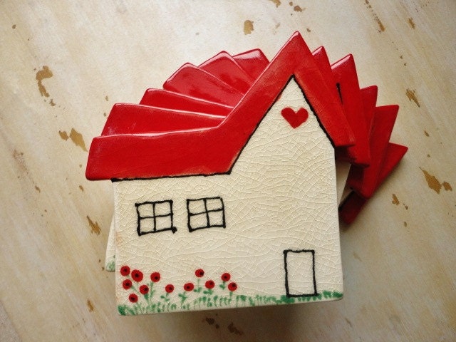 Handmade Ceramic Paperweight, House, Red Roof with Heart, Home Decor, Sweet Home, Flowers White Hand Drawn, Decorative, Hand Painted