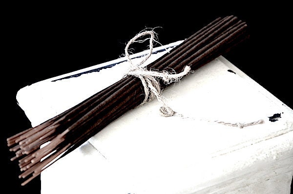 Incense Sticks - Pack of 20 - Great for Yoga, Meditation, Healing, Relaxing, Prayer or Simply to Scent your Home