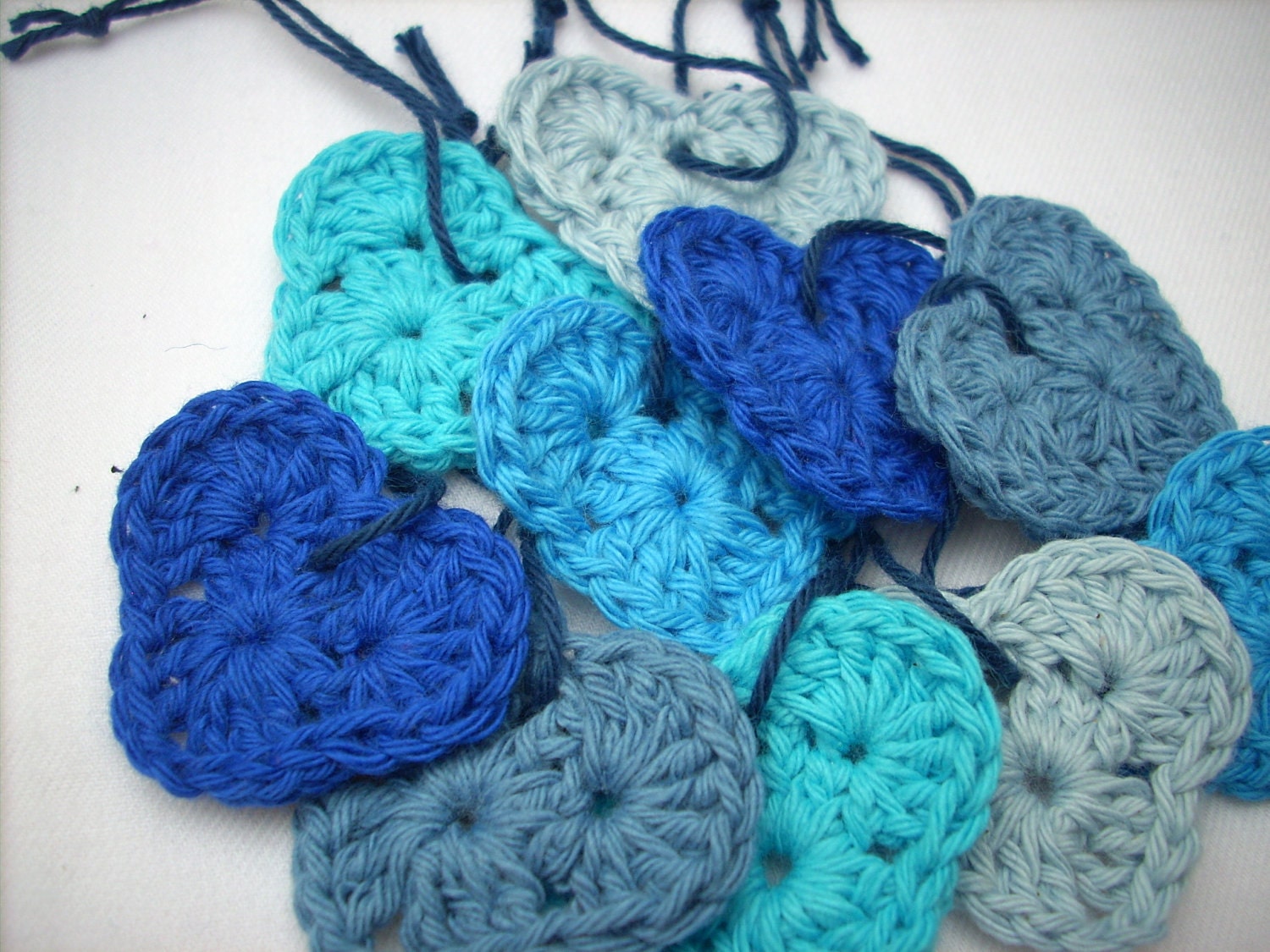 Crocheted hearts 10 pieces with loop, blue shades aqua, turquoise, jeans