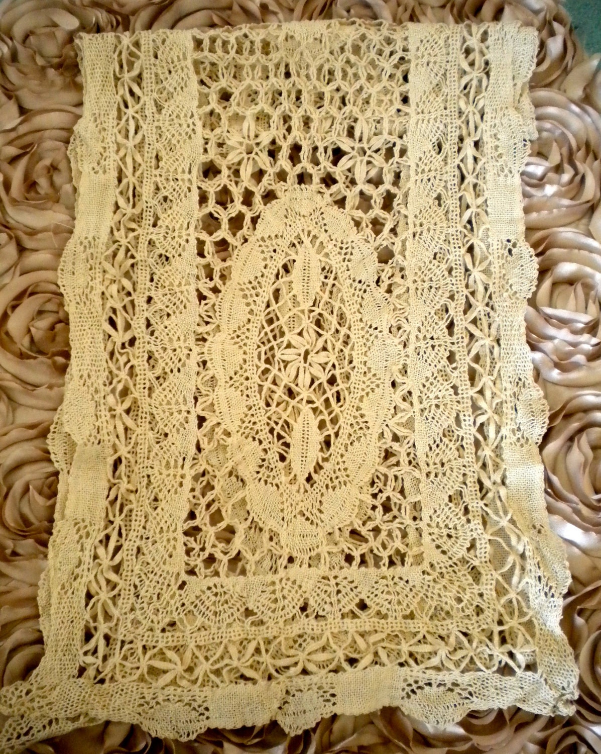 1940's Ecru Crochet Lace Runner
