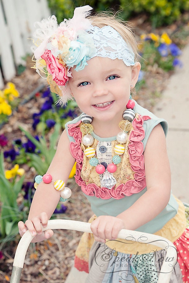 Sweet Lou Lou is an adorable Chunky Bubblegum style necklace with Jewel Pendant...